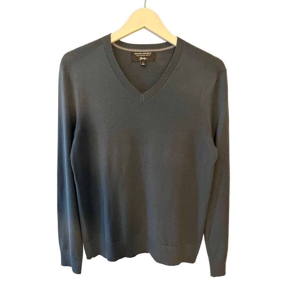 Banana Republic blue fine merino v-neck wool sweater - S